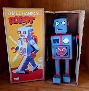 Vintagepickers Mechanical Robot.