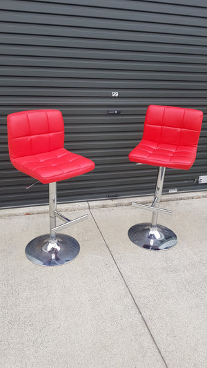 Vintagepickers Retro. Bright Red Bar stools .